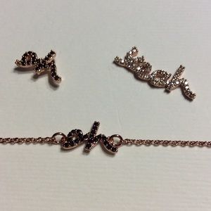 NWT  Topshop " Oh Yeah" earrings and necklace set.